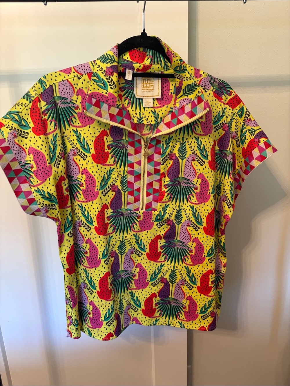 Poppy Pullover in bright jungle Print.